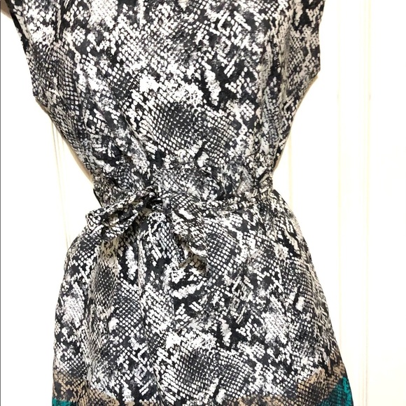 Motherhood maternity snakeprint ombré belted batwing blouse top size small - Picture 5 of 10